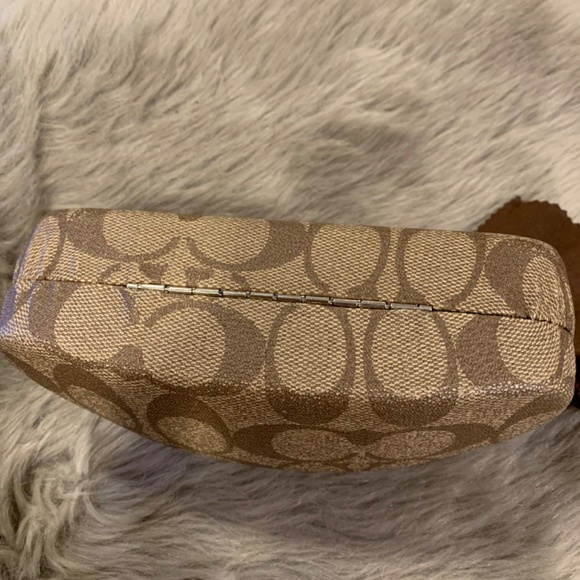 Coach Sunglasses Case with Cleaning Cloth - Picture 4 of 5